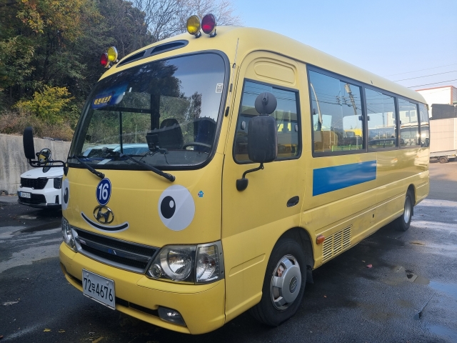 현대 뉴-카운티 어린이 운송차 2013년 롱 입니다. (2013년 5월)